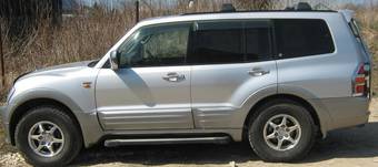 2000 Mitsubishi Pajero Photos