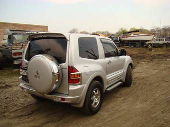 2000 Mitsubishi Pajero Pics