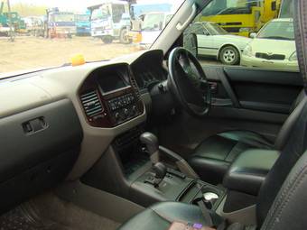 2000 Mitsubishi Pajero Pictures
