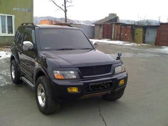 2000 Mitsubishi Pajero Photos