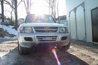 2000 Mitsubishi Pajero Photos