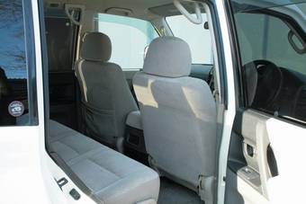 2000 Mitsubishi Pajero Images