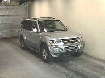 2000 Mitsubishi Pajero Photos