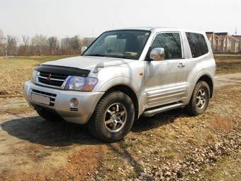 2000 Mitsubishi Pajero Images