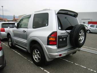 2000 Mitsubishi Pajero Pictures