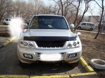 2000 Mitsubishi Pajero Pictures