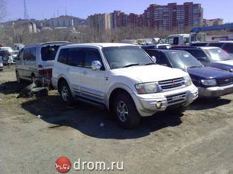 2000 Mitsubishi Pajero Pics