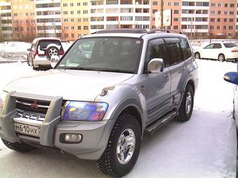 2000 Mitsubishi Pajero Photos