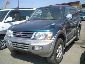 2000 Mitsubishi Pajero Images