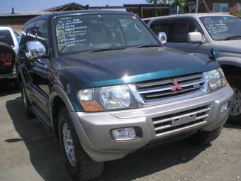 2000 Mitsubishi Pajero Pictures