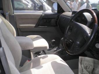 2000 Mitsubishi Pajero Photos