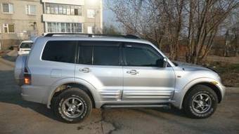 2000 Mitsubishi Pajero Images