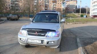 2000 Mitsubishi Pajero Pictures