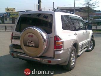 2000 Mitsubishi Pajero Images