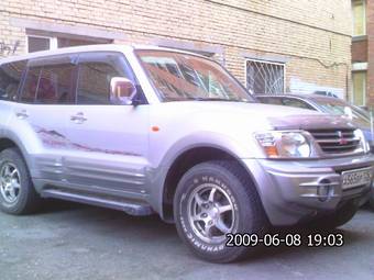 2000 Mitsubishi Pajero Photos