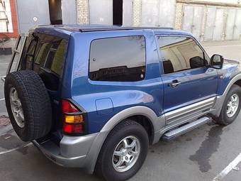 2000 Mitsubishi Pajero Photos