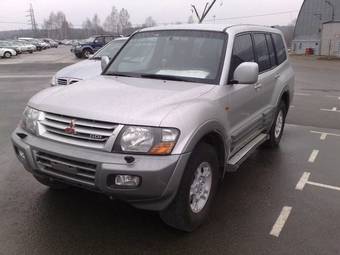 2000 Mitsubishi Pajero Photos