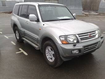 2000 Mitsubishi Pajero Pictures