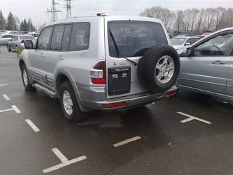 2000 Mitsubishi Pajero Photos