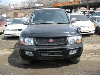 2000 Mitsubishi Pajero Pictures