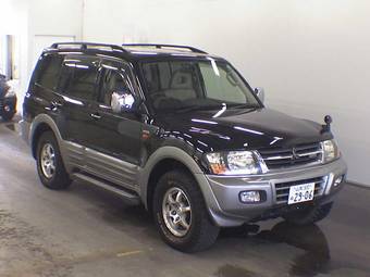 2000 Mitsubishi Pajero Photos