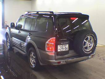 2000 Mitsubishi Pajero Photos