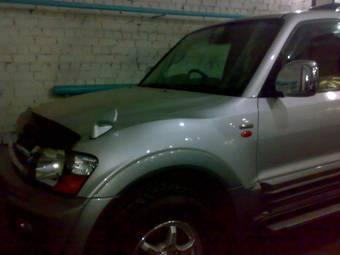 2000 Mitsubishi Pajero Pictures