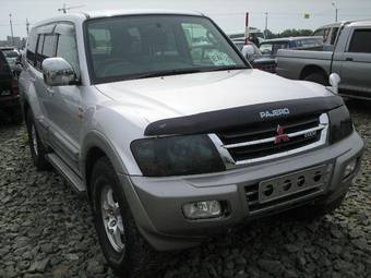 2000 Mitsubishi Pajero Photos