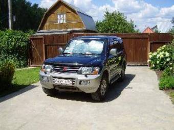 2000 Mitsubishi Pajero Images