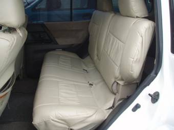 2000 Mitsubishi Pajero Pictures