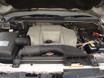 2000 Mitsubishi Pajero Photos