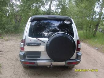 2000 Mitsubishi Pajero Photos