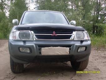 2000 Mitsubishi Pajero Pictures