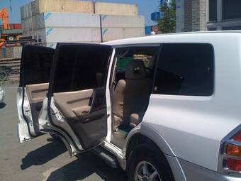 2000 Mitsubishi Pajero Pictures