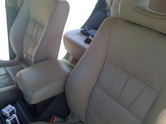 2000 Mitsubishi Pajero Pictures