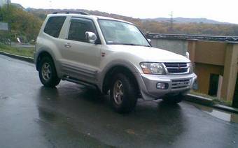 2000 Mitsubishi Pajero Pictures