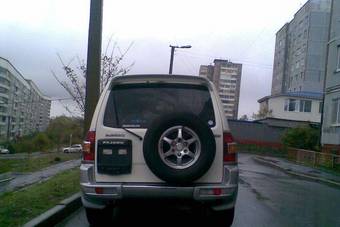 2000 Mitsubishi Pajero Photos