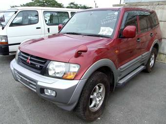2000 Mitsubishi Pajero Pictures