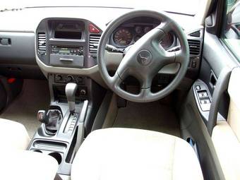 2000 Mitsubishi Pajero Images
