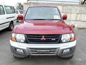 2000 Mitsubishi Pajero Pictures