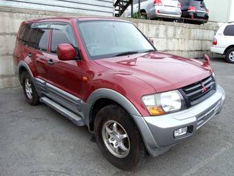 2000 Mitsubishi Pajero Pictures