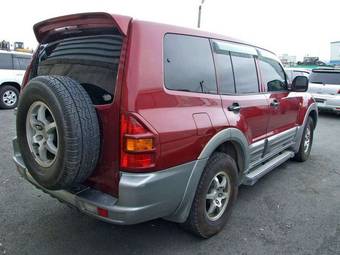 2000 Mitsubishi Pajero Photos