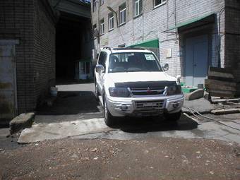 2000 Mitsubishi Pajero Photos