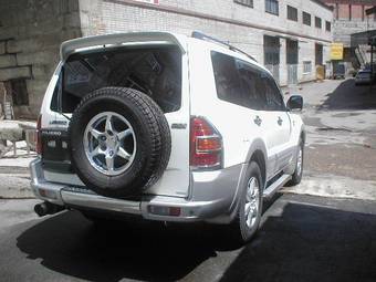 2000 Mitsubishi Pajero Wallpapers