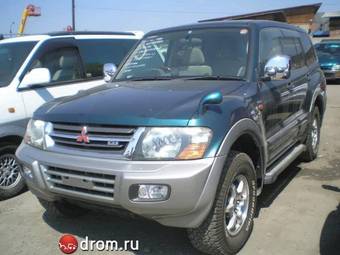 2000 Mitsubishi Pajero Images