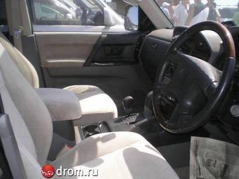 2000 Mitsubishi Pajero Photos