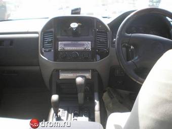 2000 Mitsubishi Pajero Photos