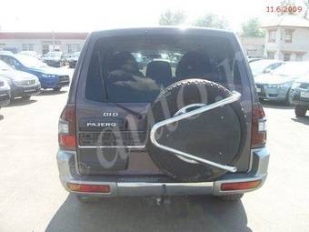 2000 Mitsubishi Pajero Photos