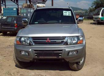 2000 Mitsubishi Pajero Photos