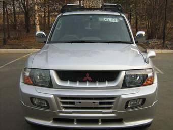 2000 Mitsubishi Pajero Photos